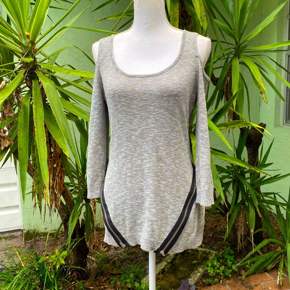 Gray Cold Shoulder Zipper Sweater